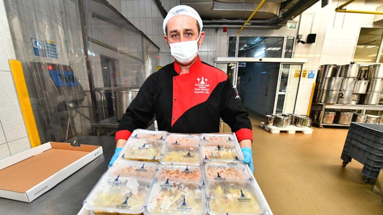 İzmir’de üniversite öğrencilerine yemek desteği bugün başlıyor