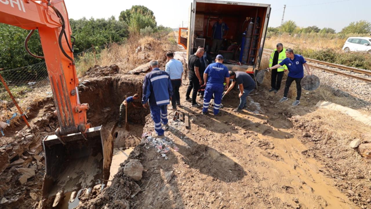 İZSU ekipleri arızayı gidermek için kesintisiz çalışıyor