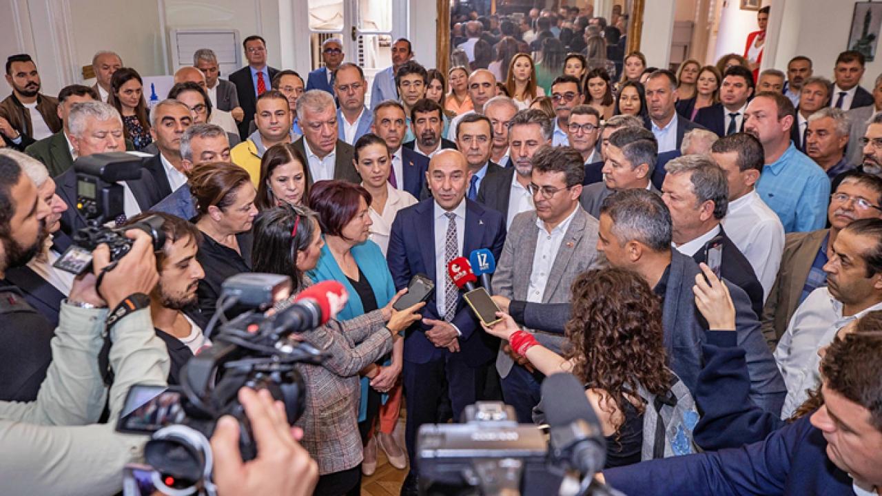 ​CHP’li Büyükşehir Meclis Grubu’ndan Başkan Soyer’e destek