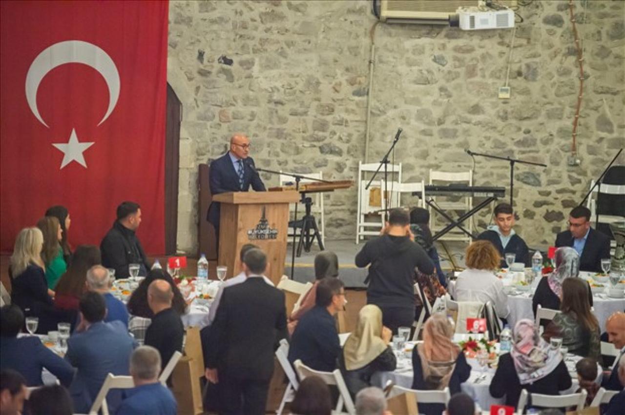 Başkan Tunç Soyer Büyükşehir’in din görevlileri ile bereket sofrasında buluştu