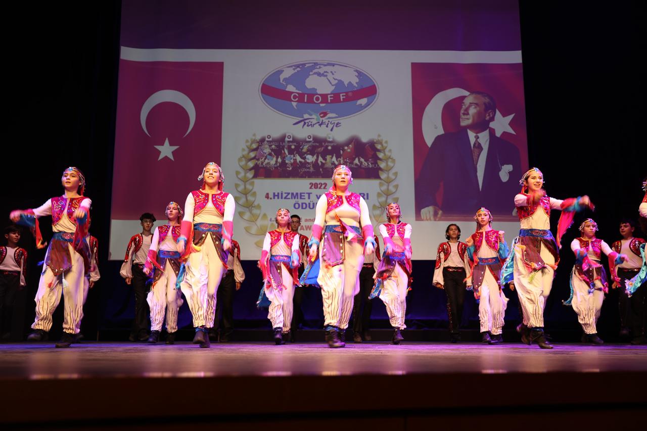 CIOFF GENÇ TEŞVİK ÖDÜLÜ ROZETİN YOLCULUĞU’NUN OLDU