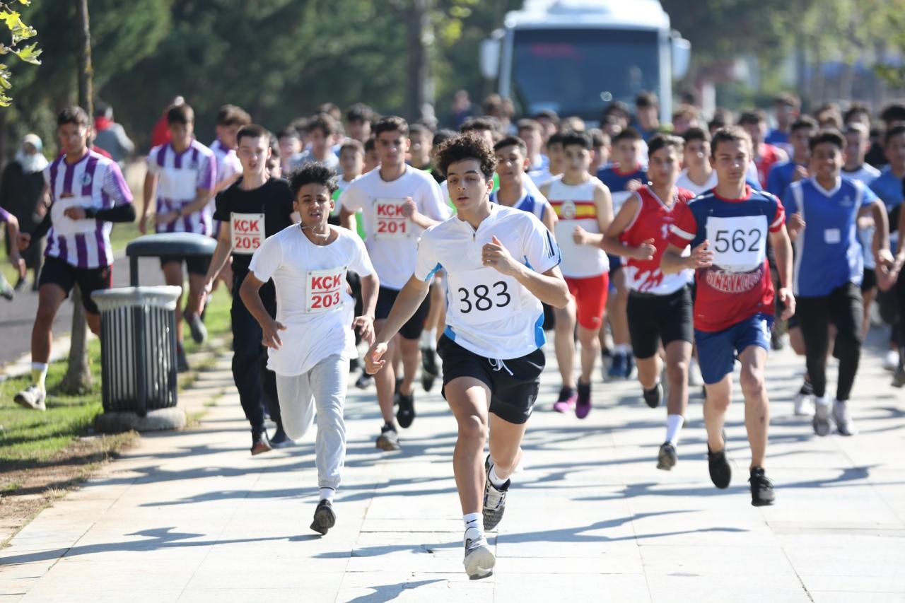 GENÇLER CUMHURİYET İÇİN KOŞTU