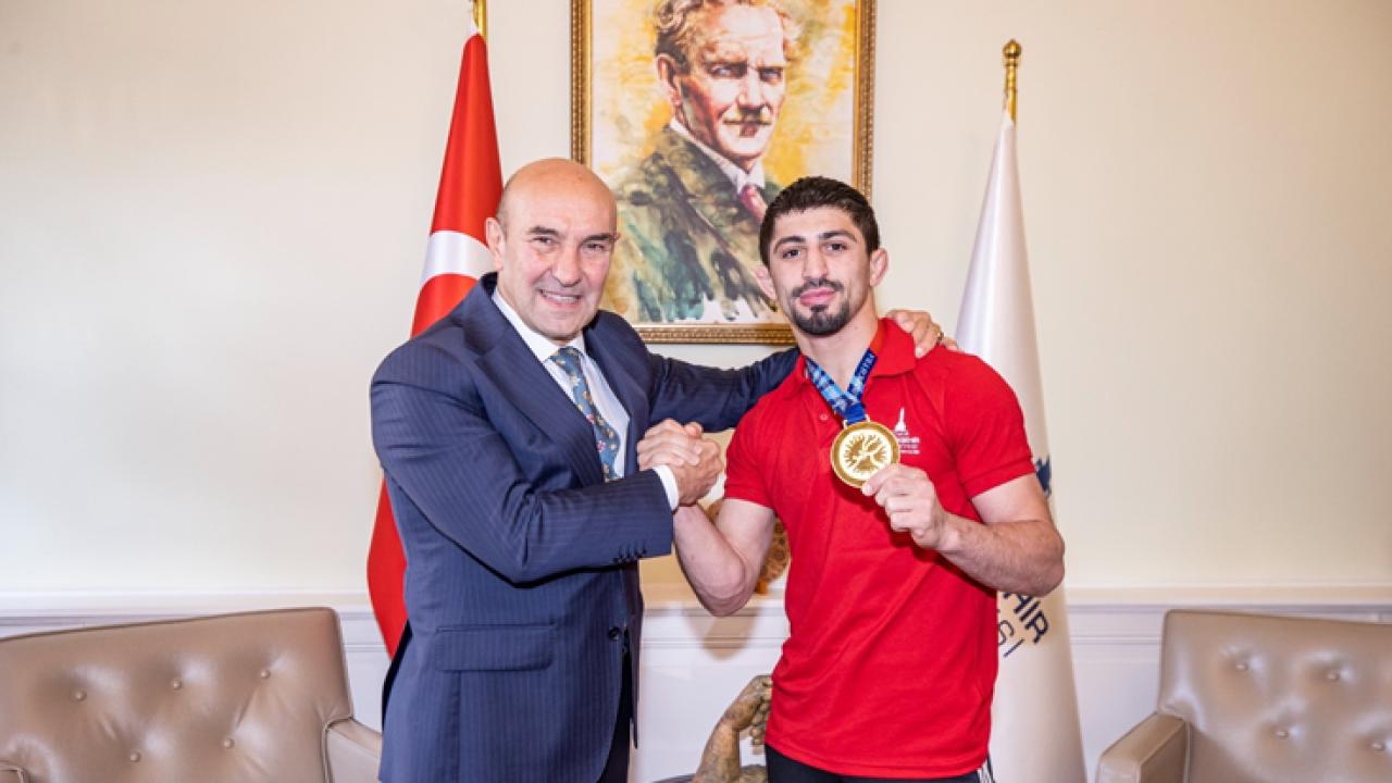 Başkan Soyer, Dünya şampiyonu Kerem Kamal’ı kutladı