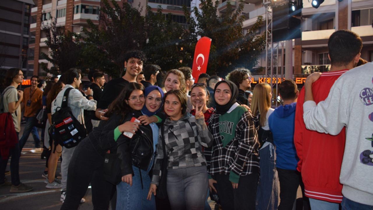 Çiğli’de gençlik şenliği yapıldı