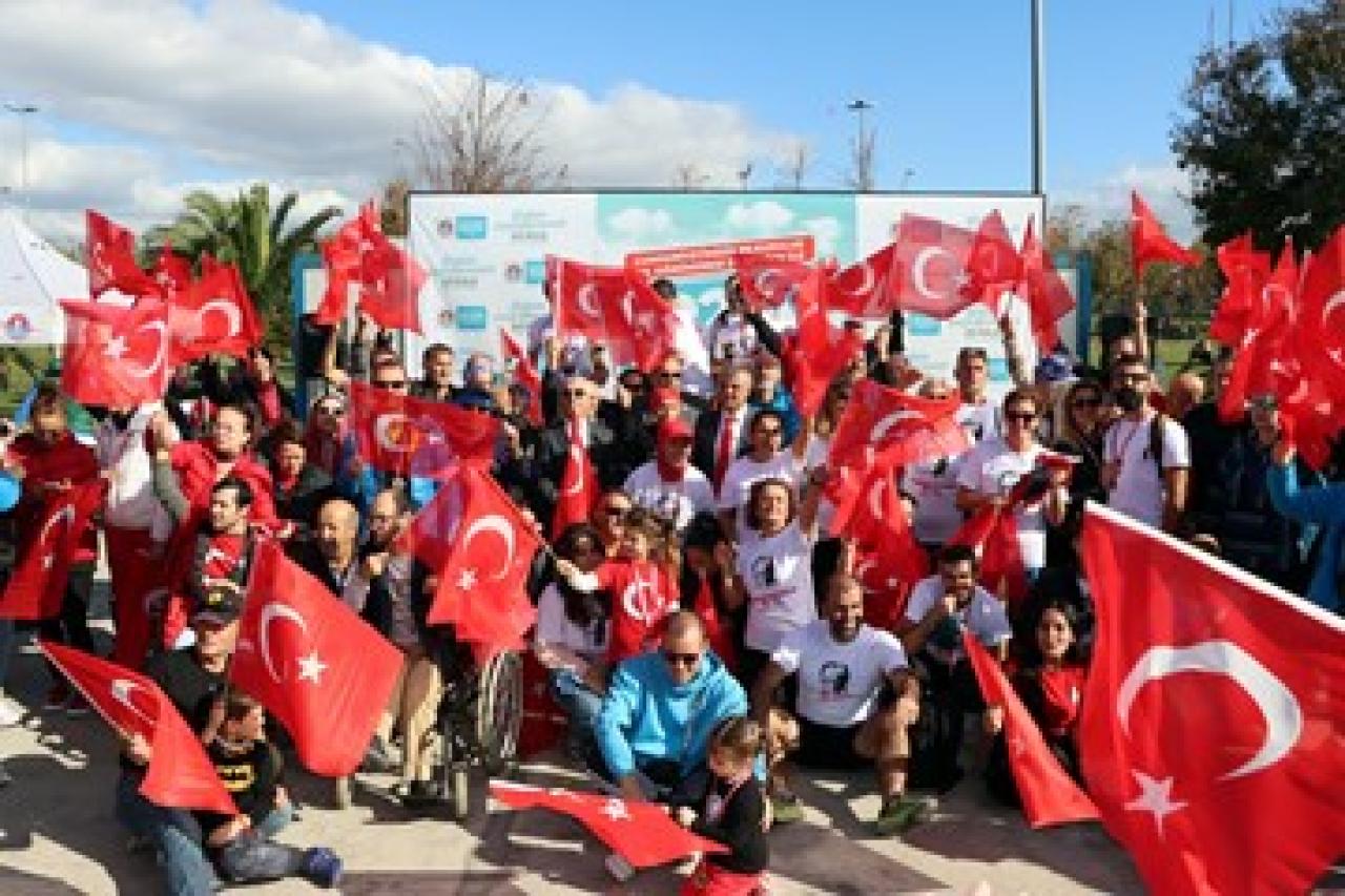 Cumhuriyet için kulaç attılar