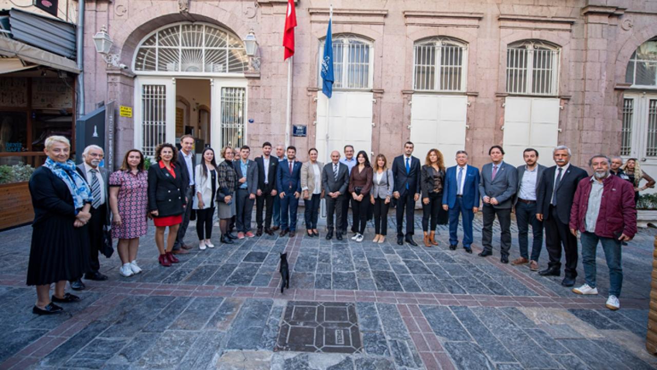 Başkan Soyer, Kent Konseyi’nin yeni başkanı Nilay Kökkılınç ve yönetim kurulunu ağırladı