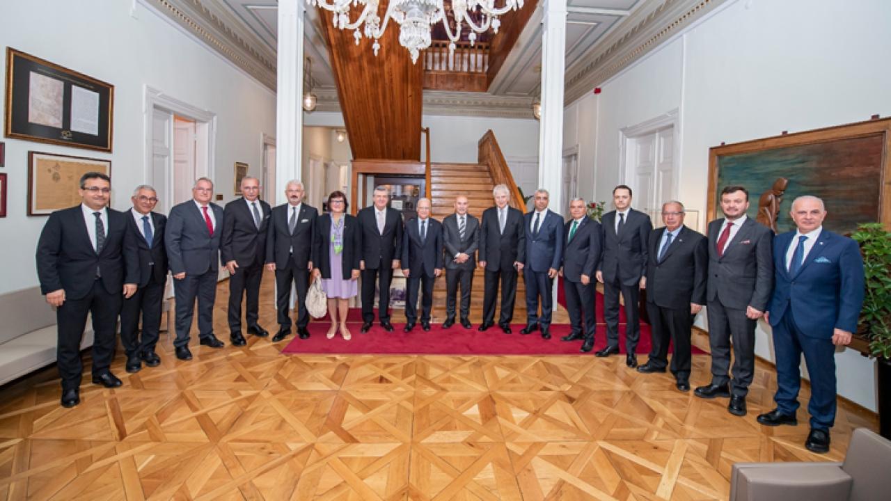 Başkan Soyer EBSO yönetimini konuk etti