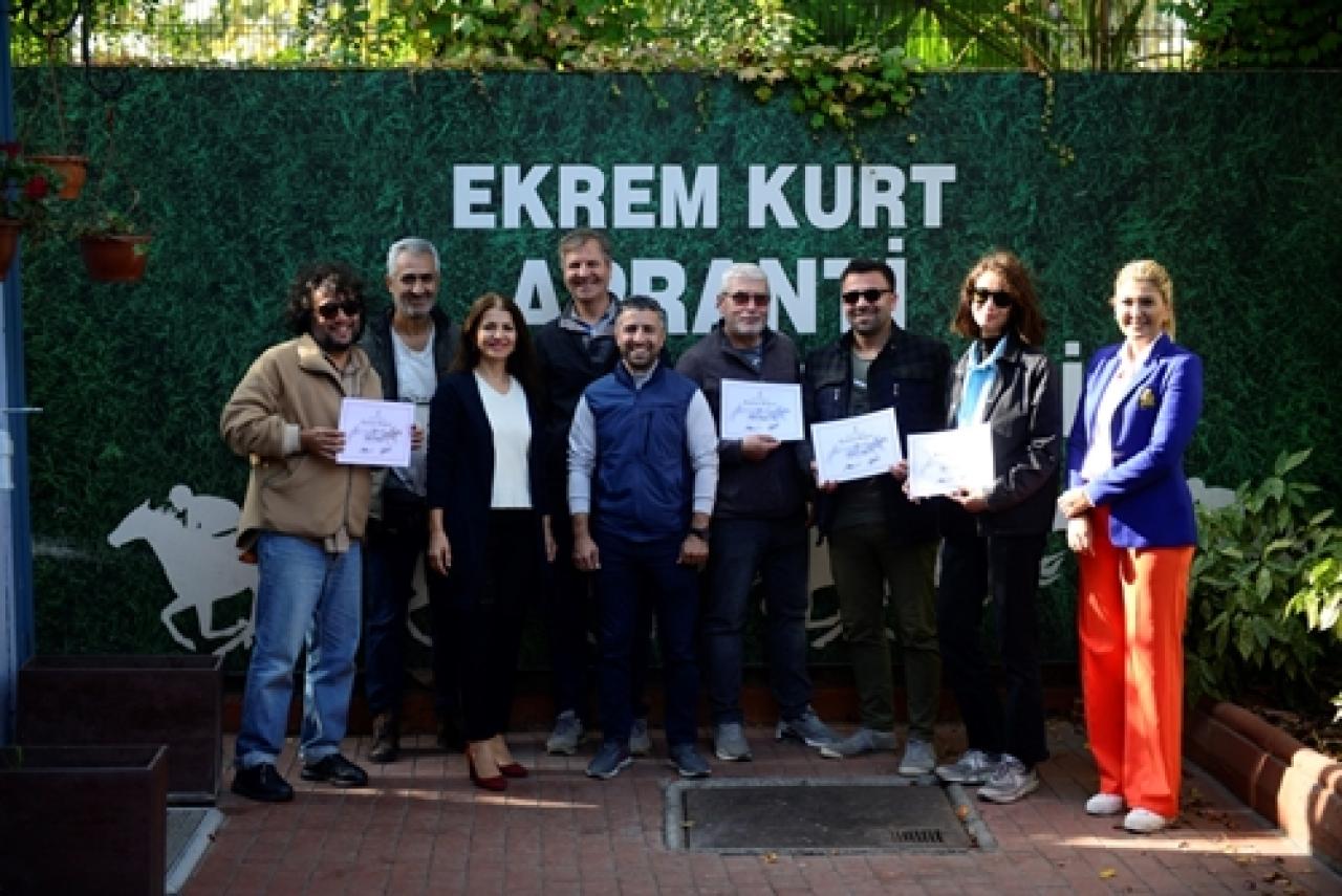 “Acemi tayların temel eğitimi (tay kırma)  ve sorunlu atların eğitimi” kursunu tamamlayan katılımcılara belgeleri verildi