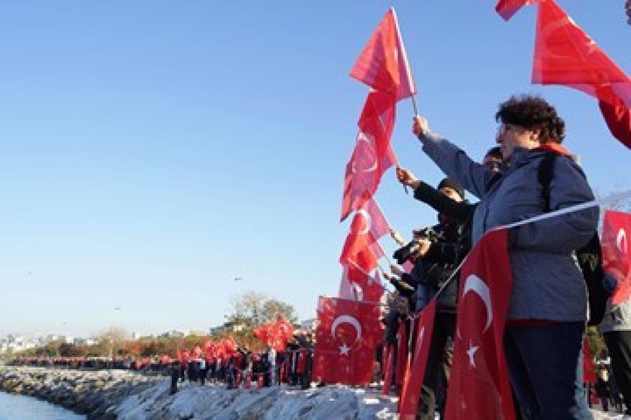Maltepe’den Ata’ya hem karada hem denizde saygı duruşu