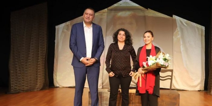 “Ben Türkan Saylan” Adlı Tiyatro Oyunu Ayakta Alkışlandı