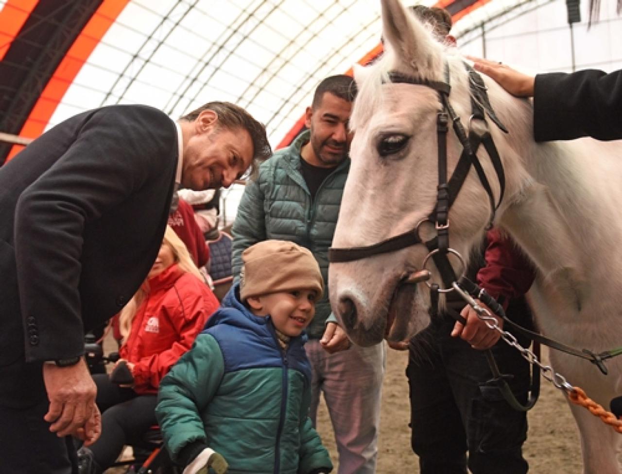 Bahçelievler Belediye Başkanı Dr. Hakan Bahadır’dan At’la Terapi Merkezi'ne ziyaret