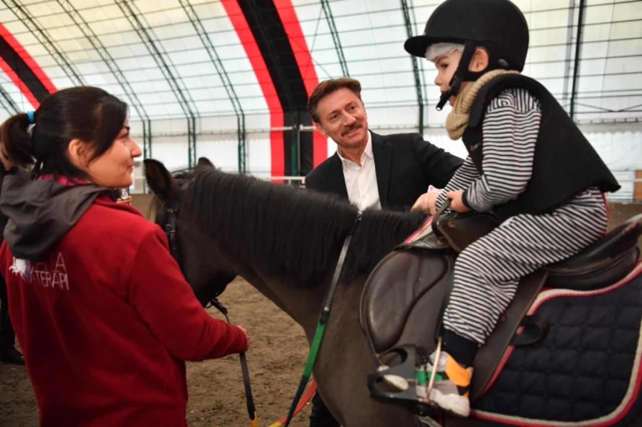 Özel çocuklara “At’la Terapi”