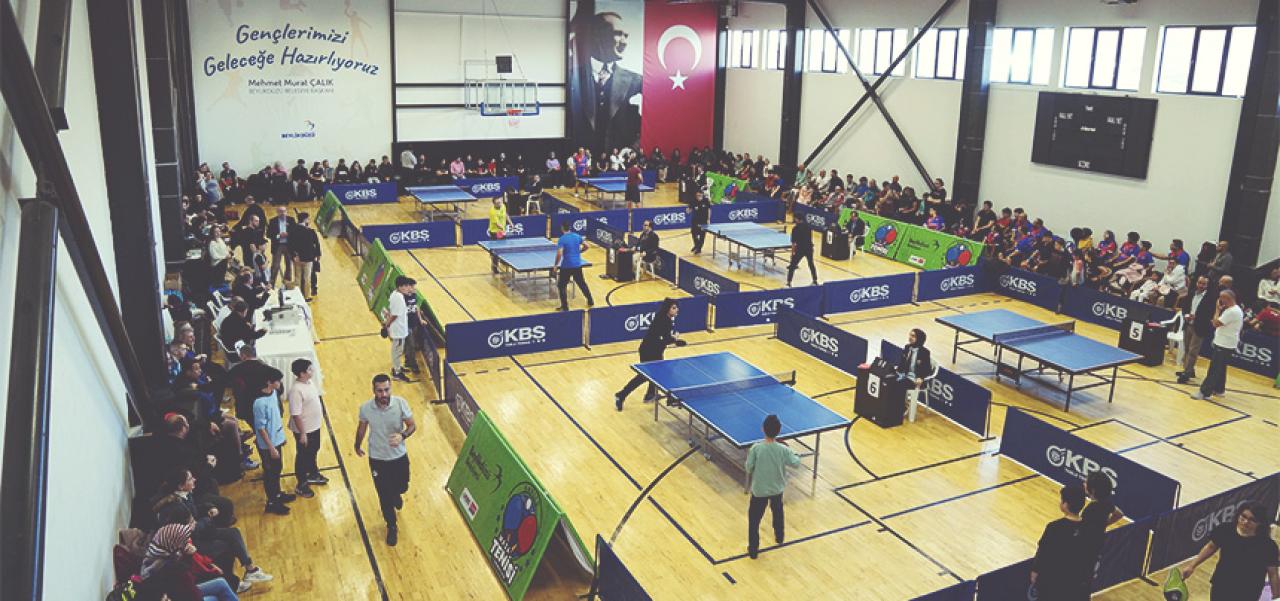 ÖDÜLLÜ MASA TENİSİ TURNUVASINDA KIYASIYA MÜCADELE