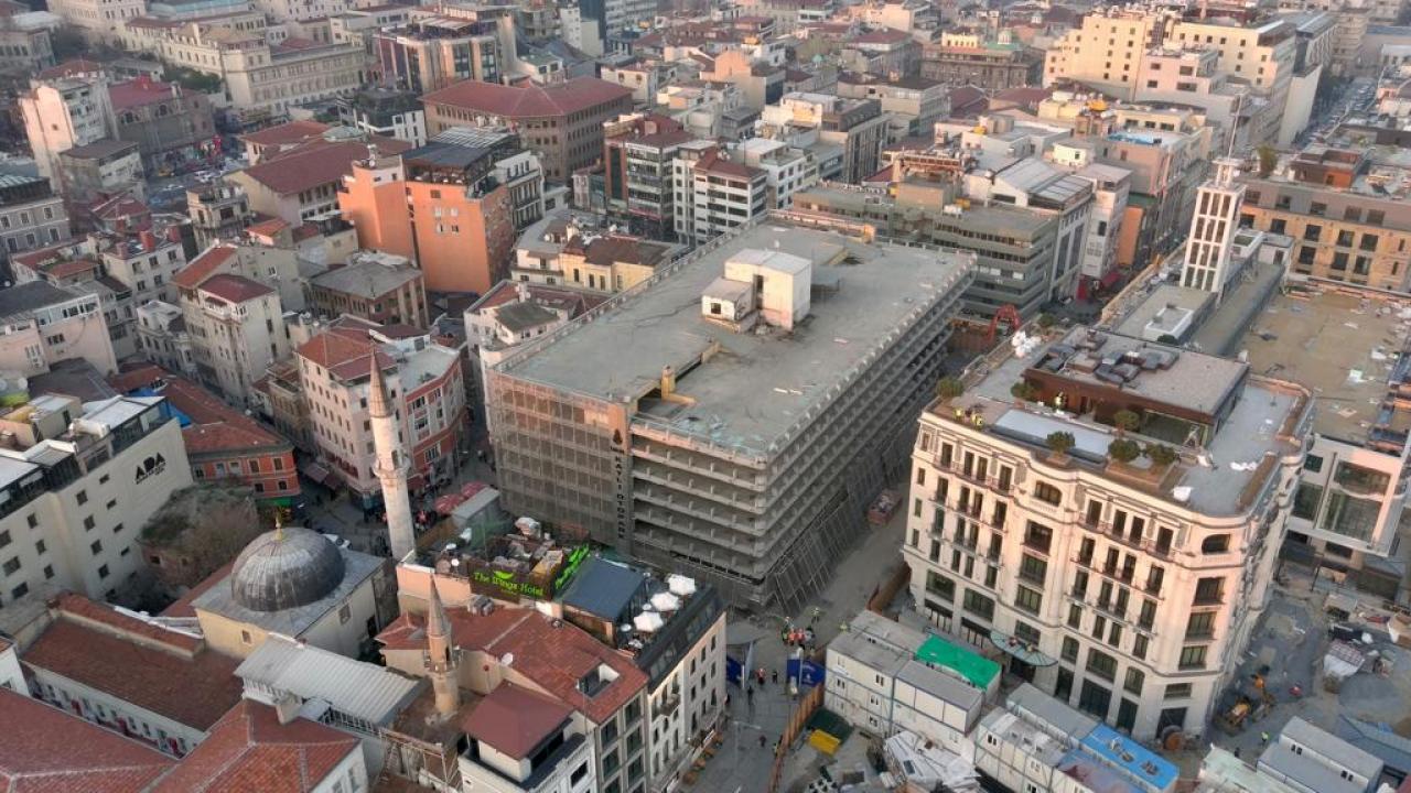 50 YILLIK OTOPARKIN YIKIMINA BAŞLANDI