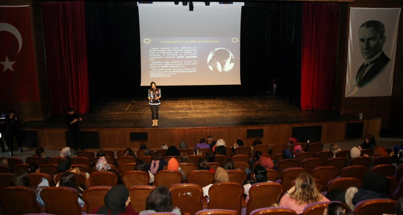 SKSM’DE ‘EN İYİ NARKOTİK POLİSİ ANNE’ SEMİNERİ