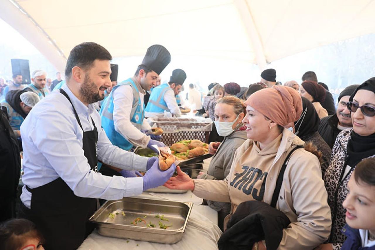 KAĞITHANE'DE 30 BİN KİŞİ BALIĞA DOYDU