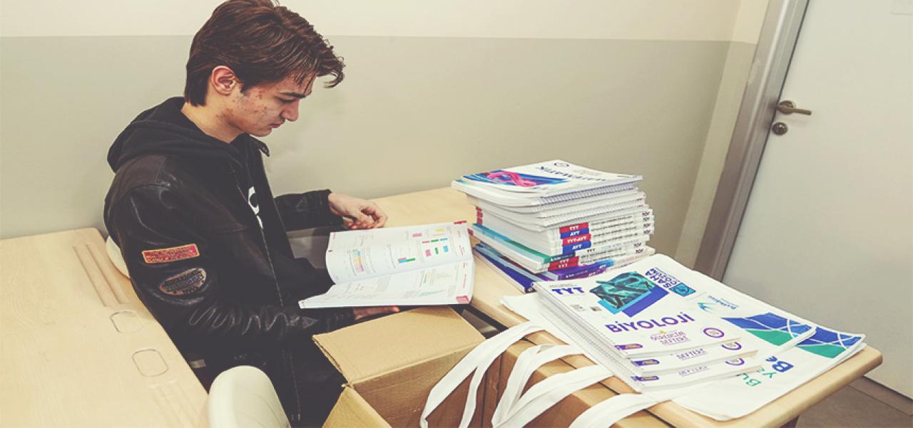 BEYLİKDÜZÜ BELEDİYESİ’NDEN ÖĞRENCİLERE KİTAP DESTEĞİ