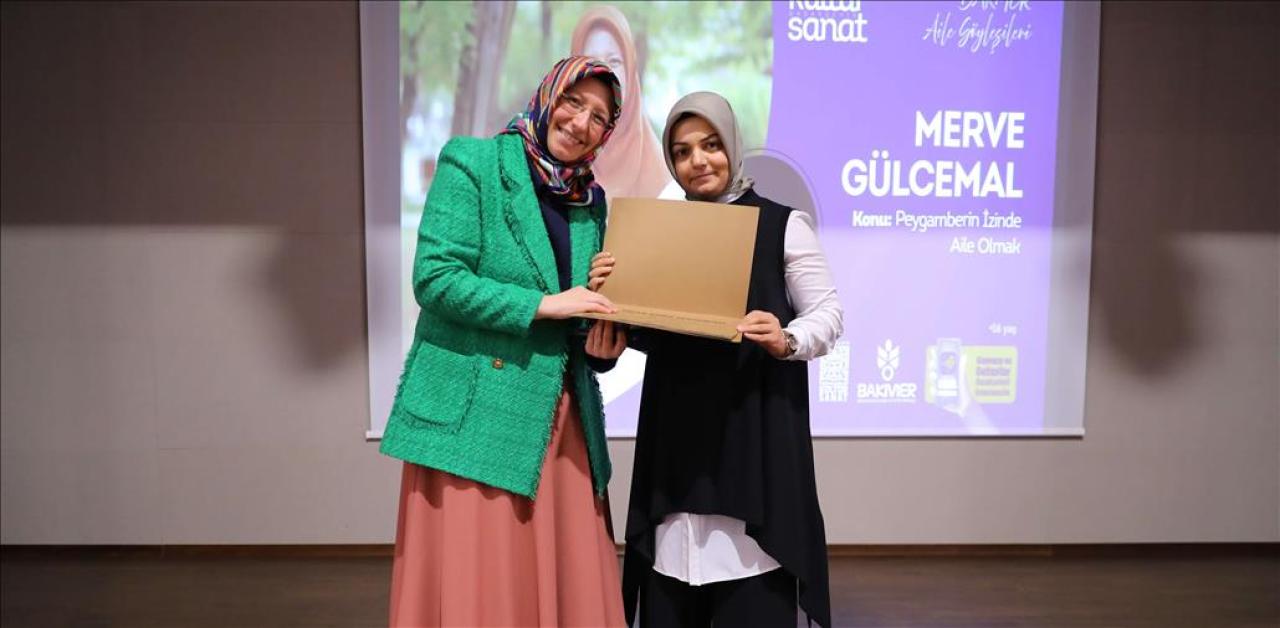 YAZAR MERVE GÜLCEMAL AİLE SÖYLEŞİLERİ’NİN KONUĞU OLDU