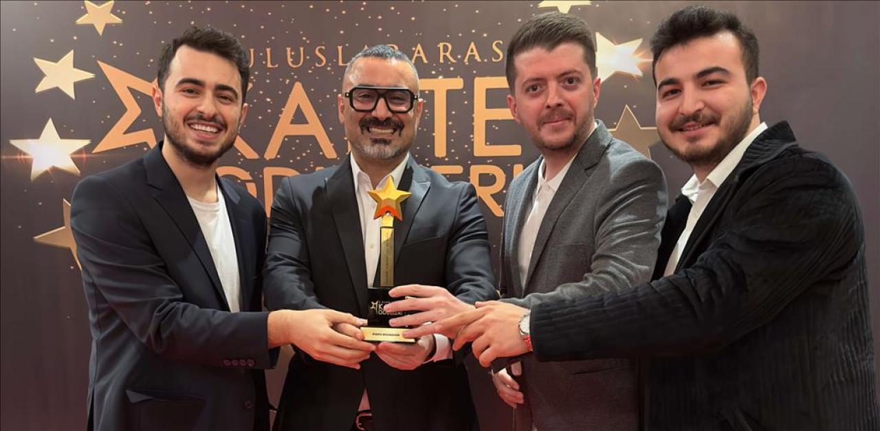 İNTERNET RADYOLARININ EN İYİSİ: MUTLULUĞUN SESİ