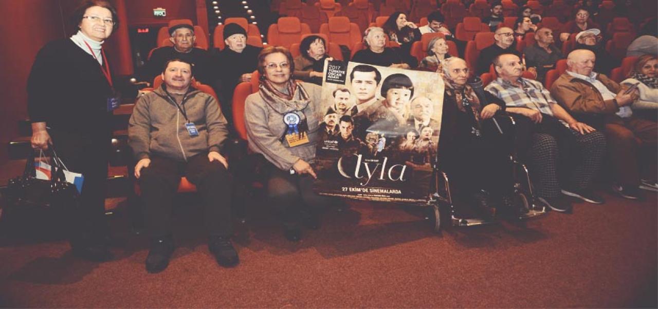 HUZUREVİ SAKİNLERİ ‘AYLA’YI İZLEDİ