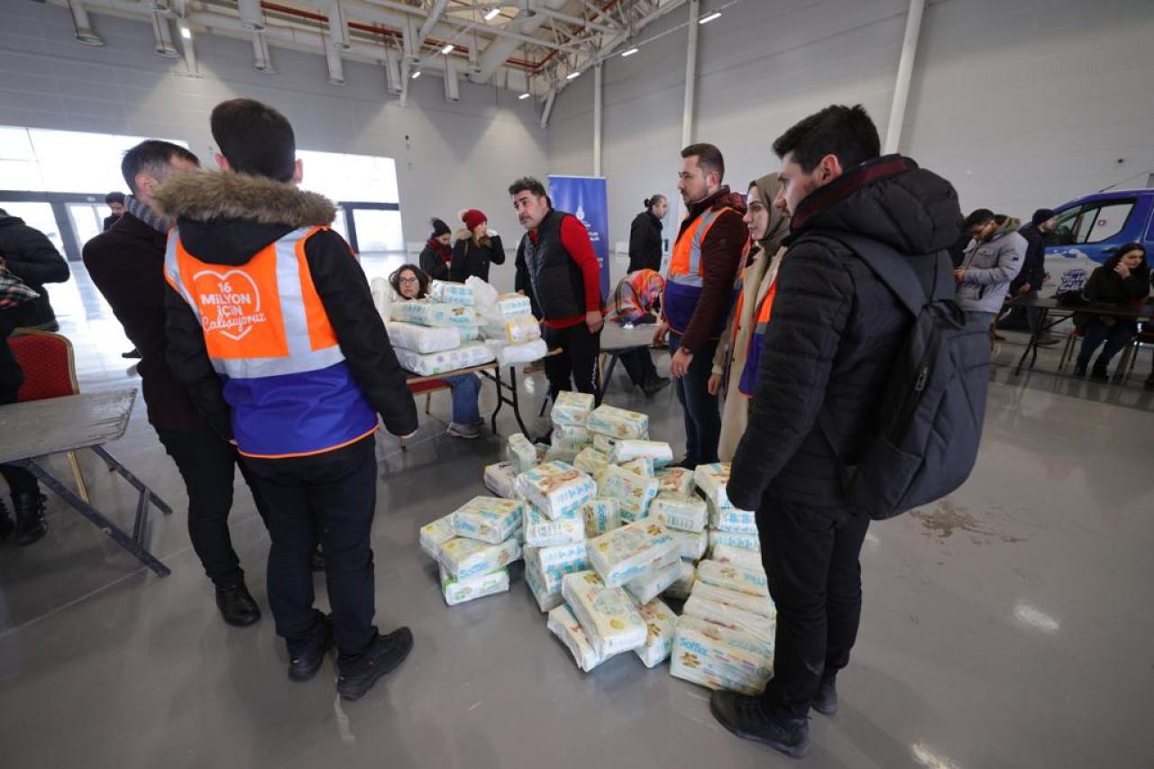 İBB 35 İLÇEDE ‘AFET YARDIM TOPLAMA MERKEZİ’ OLUŞTURDU