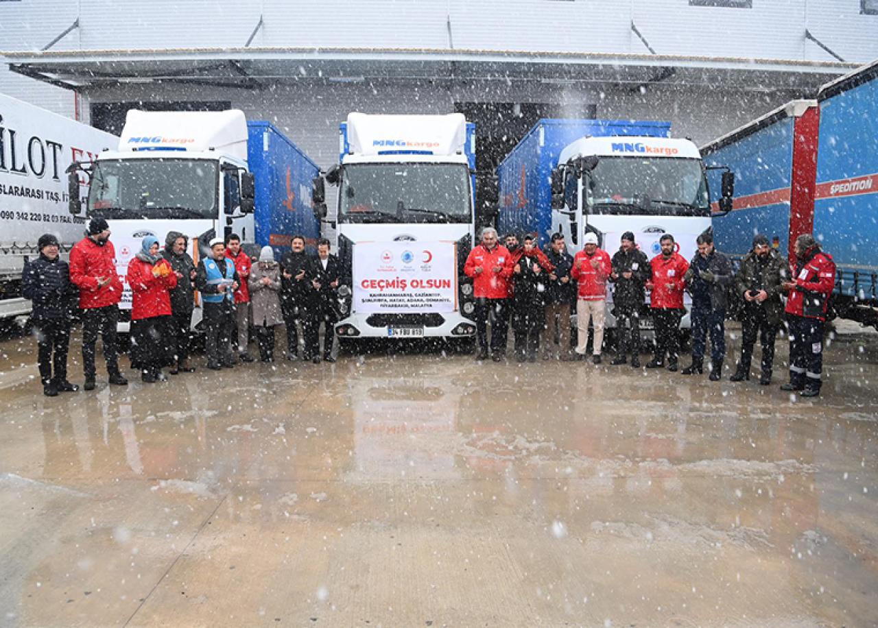 Tuzla’dan Deprem Bölgelerine 16 Yardım Tırı Ve İş Makineleri Gönderildi