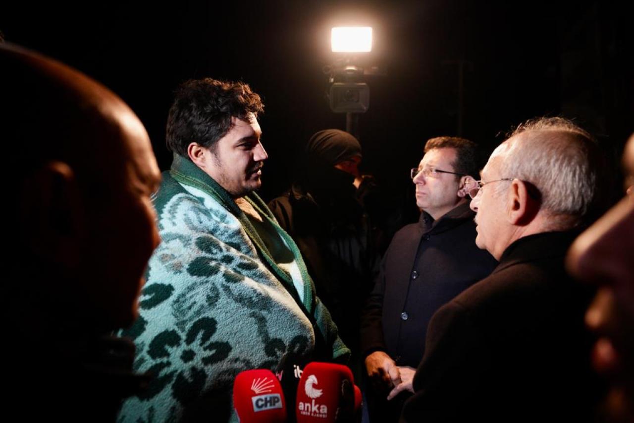 HATAYLI DEPREMZEDE: RİCA EDİYORUM KURTARALIM ANNEMİ, BABAMI, AĞABEYİMİ