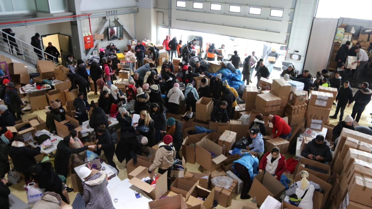 ATAŞEHİR’DEN YOLA ÇIKAN YARDIM TIR’LARI BÖLGELERE ULAŞTI