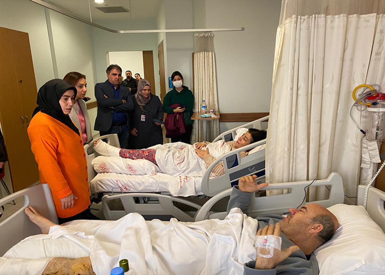 Başkan Yazıcı’nın Eşi Fatma Yazıcı’dan Tedavi Gören Depremzedelere Ziyaret