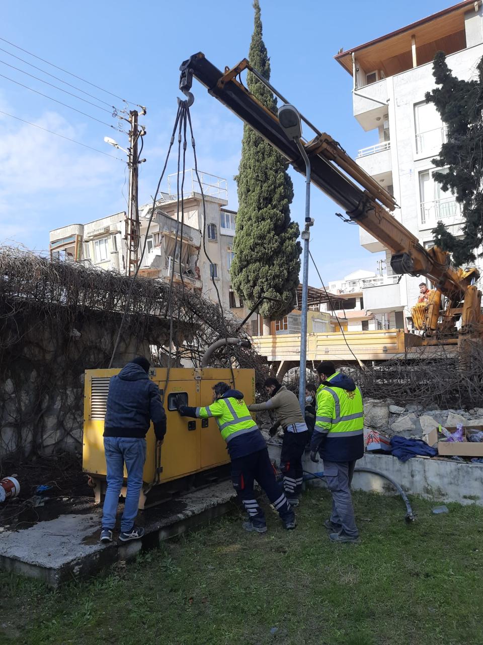 İBB TÜM İMKANLARIYLA DEPREMZEDELERİN YANINDA