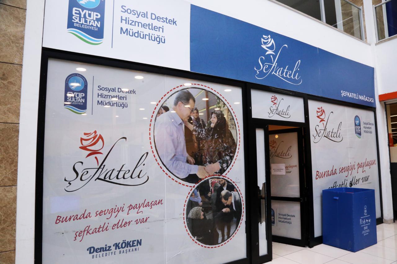 Eyüpsultan'a gelen depremzedelere giysi desteği