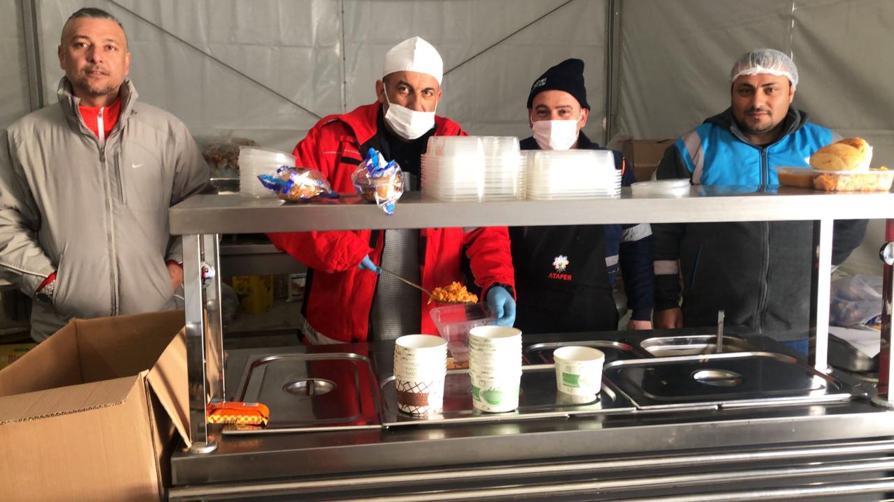 ATAŞEHİR BELEDİYESİ AFET BÖLGELERİNDE AŞEVİ KURUYOR