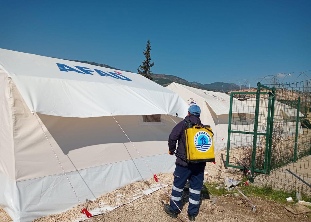 Tuzla Belediyesi Ekipleri, Çadır Kentlerde Dezenfekte Çalışmaları Yapıyor