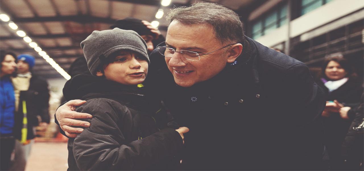 BEYLİKDÜZÜ’NÜN GÖNÜLLÜ ORDUSU DAYANIŞMA KÖPRÜSÜ KURDU