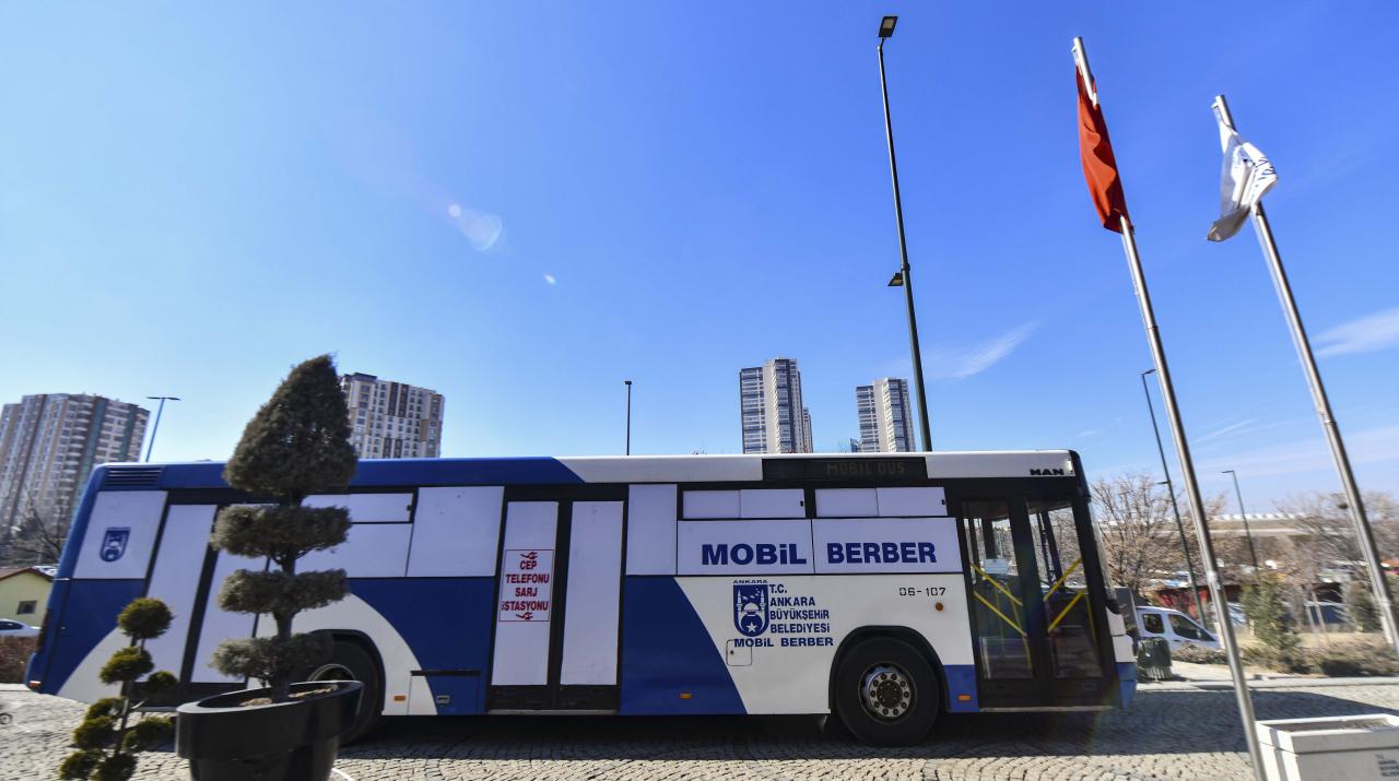 ANKARA BÜYÜKŞEHİRİN ATIL OTOBÜSLERDEN DÖNÜŞTÜRDÜĞÜ MOBİL ÇAMAŞIRHANE VE BERBER DEPREM BÖLGESİNE DOĞRU YOLA ÇIKTI