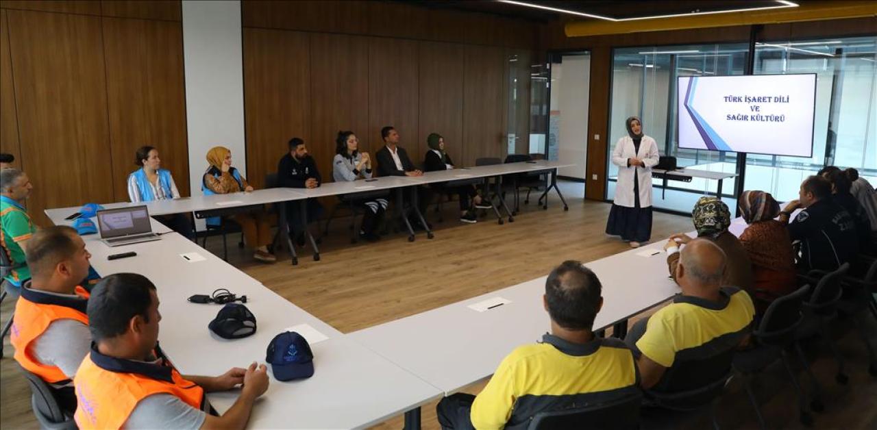 BAŞAKŞEHİR BELEDİYESİ PERSONELİ ENGELLERİ KALDIRDI, İŞARET DİLİ ÖĞRENDİ