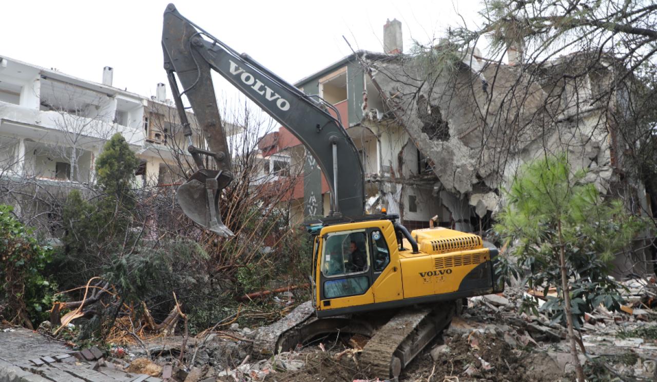 “Vatandaşın keyfini beklemeden riskli yapıları biz yıkacağız”