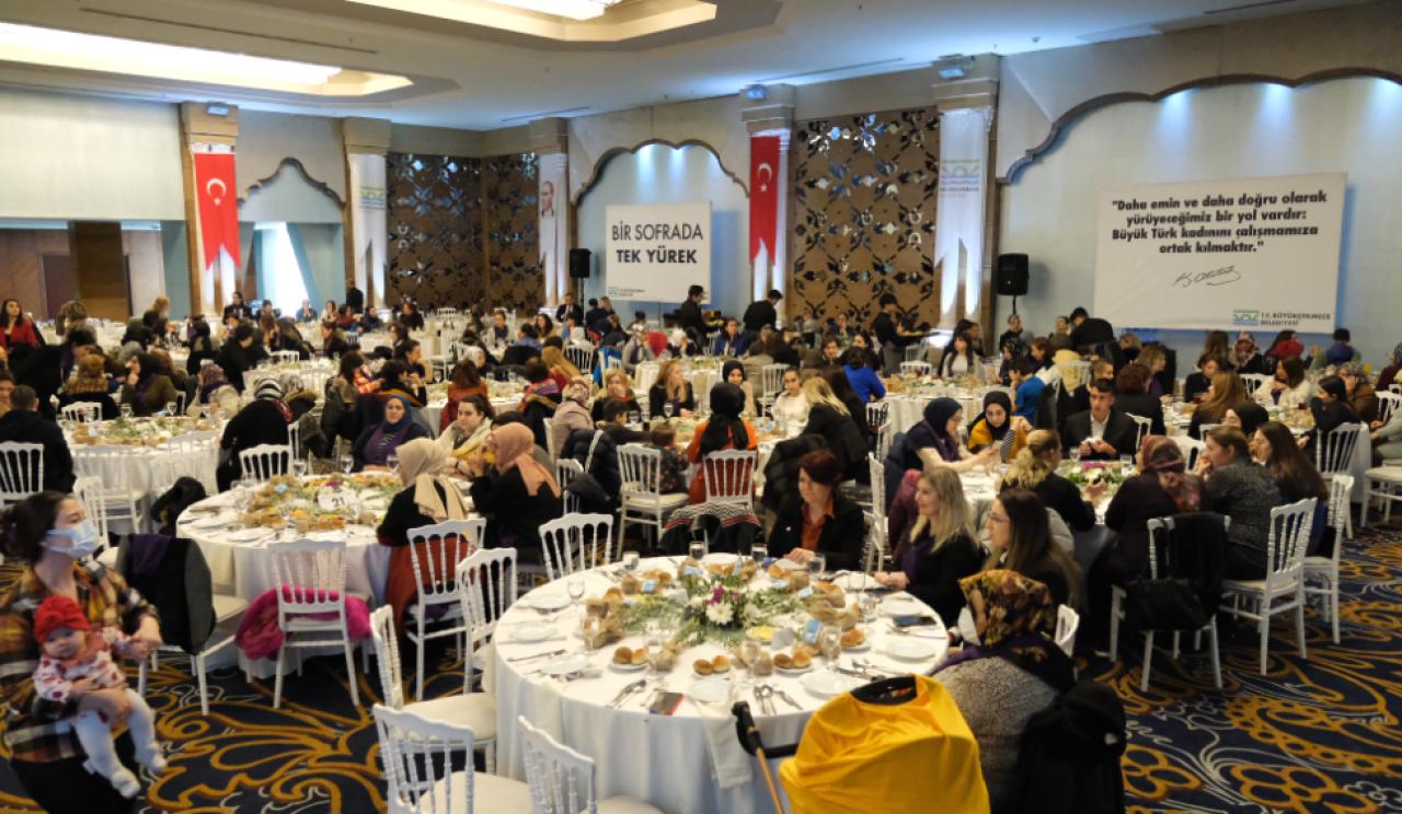 Depremzede kadınlar 8 Mart’ta bir sofrada tek yürek oldu!