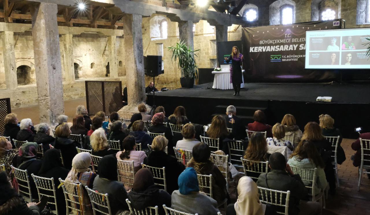 Büyükçekmece’de Kadınlar Günü’nde 100 kadınının kaleme aldığı sergi açıldı