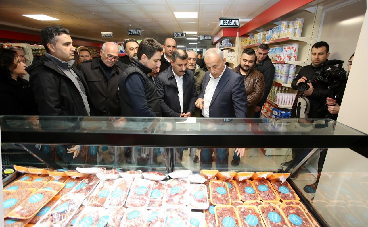 ALIŞVERİŞ FİLELERİ DAYANIŞMA İLE DOLUYOR, İHTİYAÇ SAHİPLERİNİN YÜZÜ HALK MARKET’LE GÜLÜYOR!