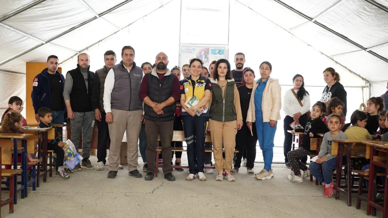 Avcılar Belediyesi Deprem Bölgesinde Çadır Okul Kurdu