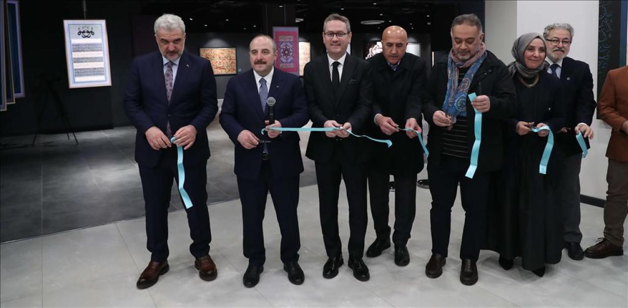 BAKAN VARANK BAŞAKŞEHİR’DE HİLYE-İ ŞERİF VE HAT SERGİSİ’Nİ AÇTI