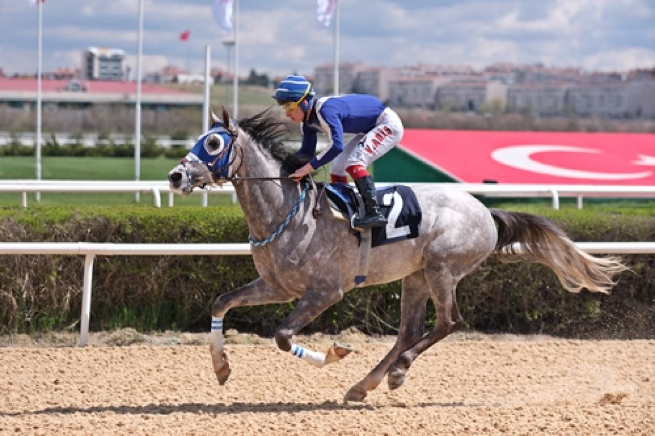 Ankara ve İzmir'de İlkbahar - Yaz yarış sezonunun startı verildi