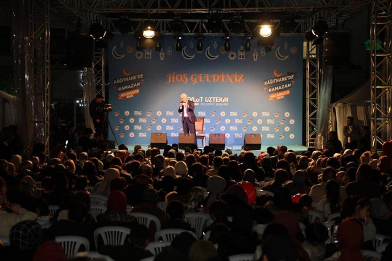 NİHAT HATİPOĞLU KÂĞITHANE’DE RAMAZAN SOHBETLERİNE KONUK OLDU