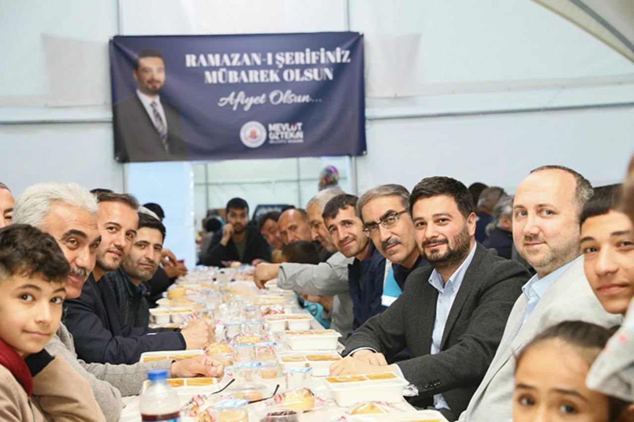 BAŞKAN ÖZTEKİN AFET BÖLGESİNDE VATANDAŞLARLA BULUŞTU