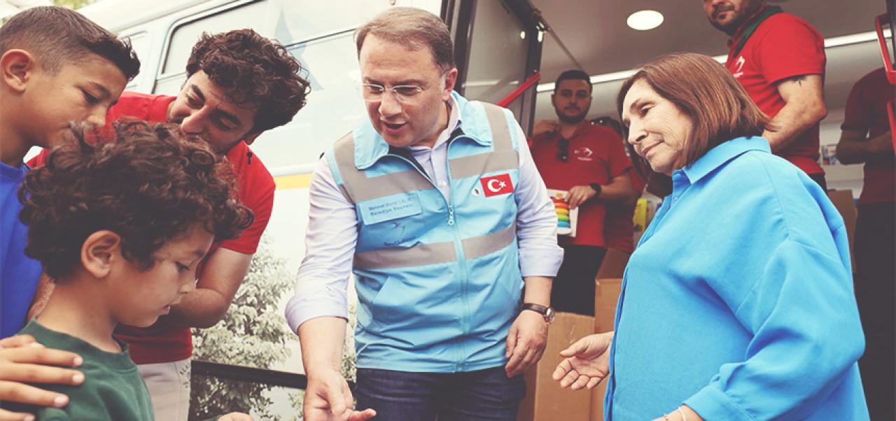 BAŞKAN ÇALIK, 23 NİSAN’I DEPREM BÖLGESİNDEKİ ÇOCUKLARLA KUTLADI