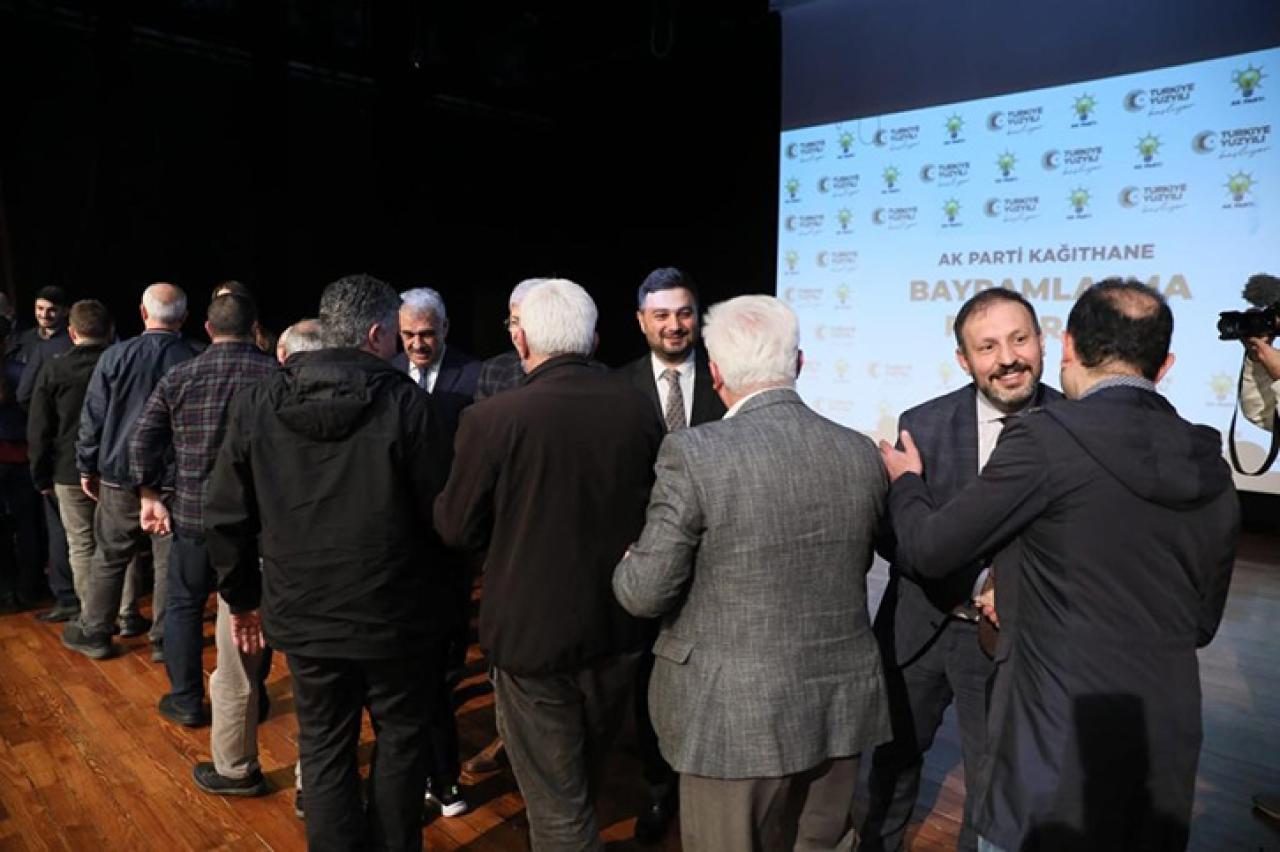 KÂĞITHANE’DE BU BAYRAMDA DA GELENEK DEĞİŞMEDİ