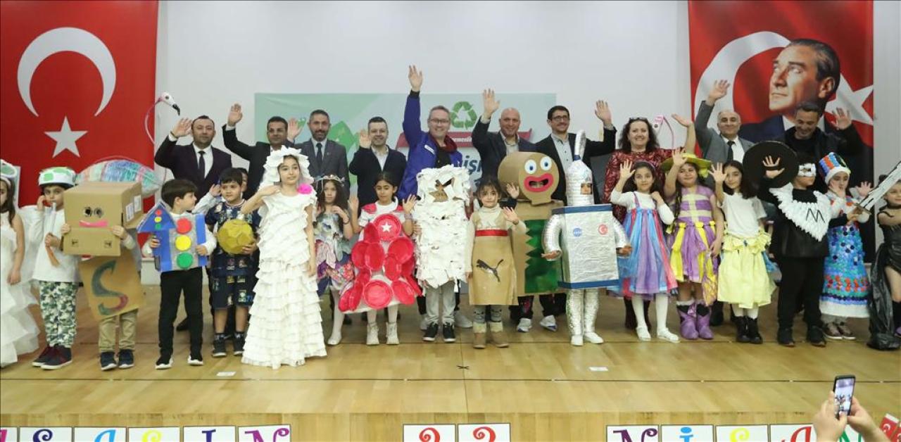 BAŞKAN KARTOĞLU’NDAN ÇEVRECİ ÖĞRENCİLERE YILDIZLI PEKİYİ