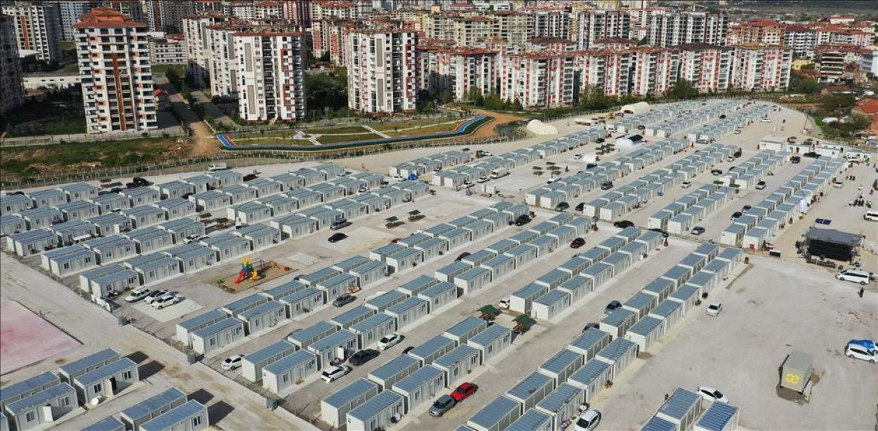 BAŞAKŞEHİR BELEDİYESİ’NİN RÖNESANS HOLDİNG İLE BİRLİKTE HAYATA GEÇİRDİĞİ KONTEYNER KENTLER, DEPREMZEDELERE UMUT OLDU