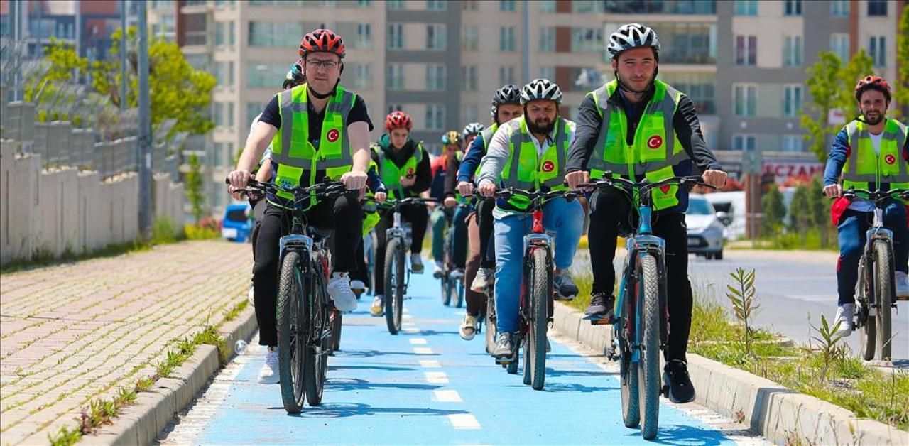 BAŞKAN KARTOĞLU “DAHA TEMİZ BİR ÇEVRE İÇİN” PEDAL ÇEVİRDİ